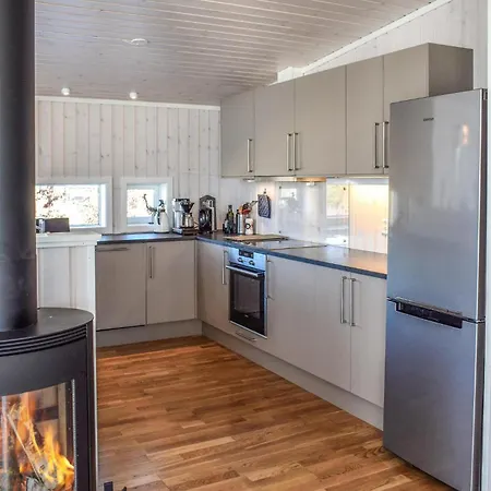 Semesterbostad In Manstad With Kitchen Saltnes